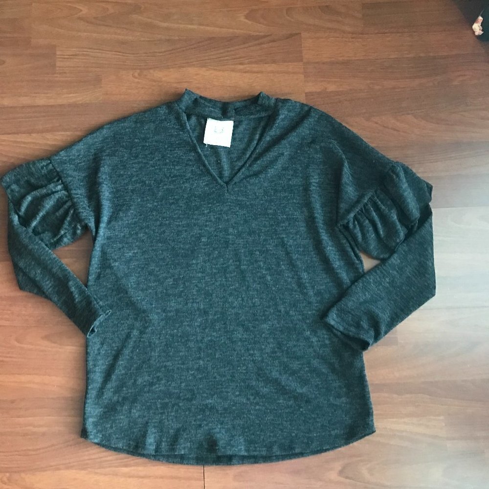 Fantastic Fawn Grey Shirt Ruffle Arm 3/$18